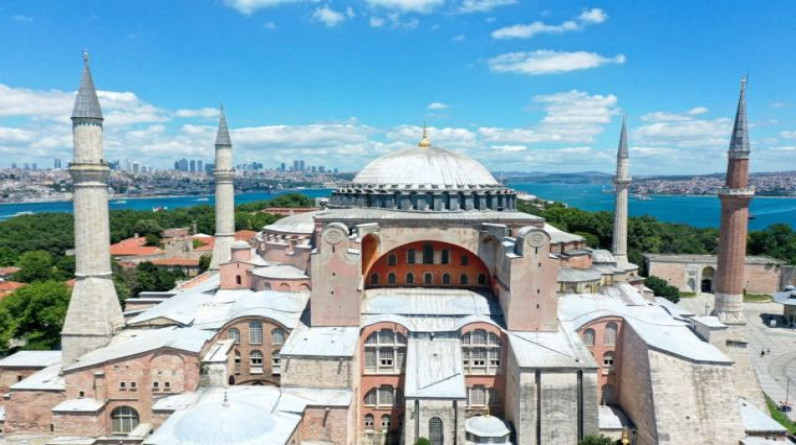 21 مليون زائر لمسجد آيا صوفيا خلال 3 سنوات.. شهد إعلان عشرات الأشخاص لإسلامهم